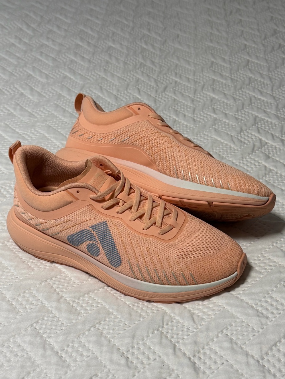 Peach Men Size 10 Women 11.5 Running Shoes Sneakers Performance Sport